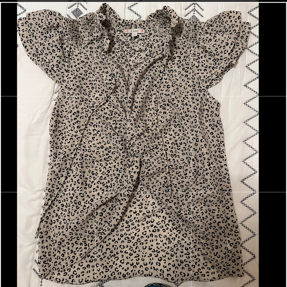 L Love ruffled sleeves leopard blouse